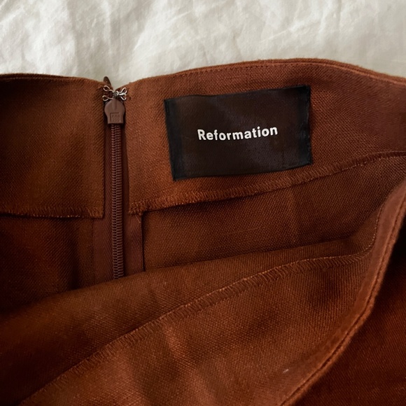 Reformation Mini Skirt Linen size 2 in toffee - Picture 3 of 4